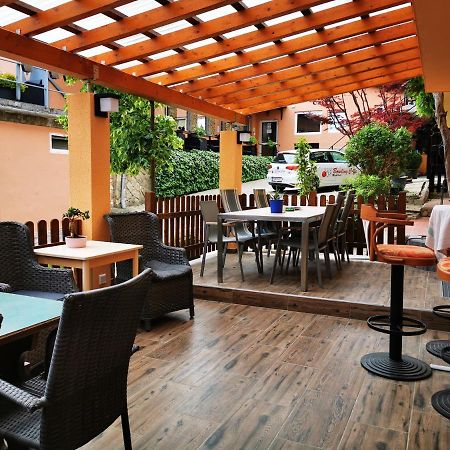Hotel Goldene Krone Mistelbach Exterior foto